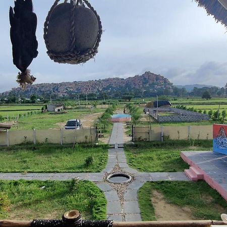 Vanya The Exotic World Resort ฮัมปี ภายนอก รูปภาพ
