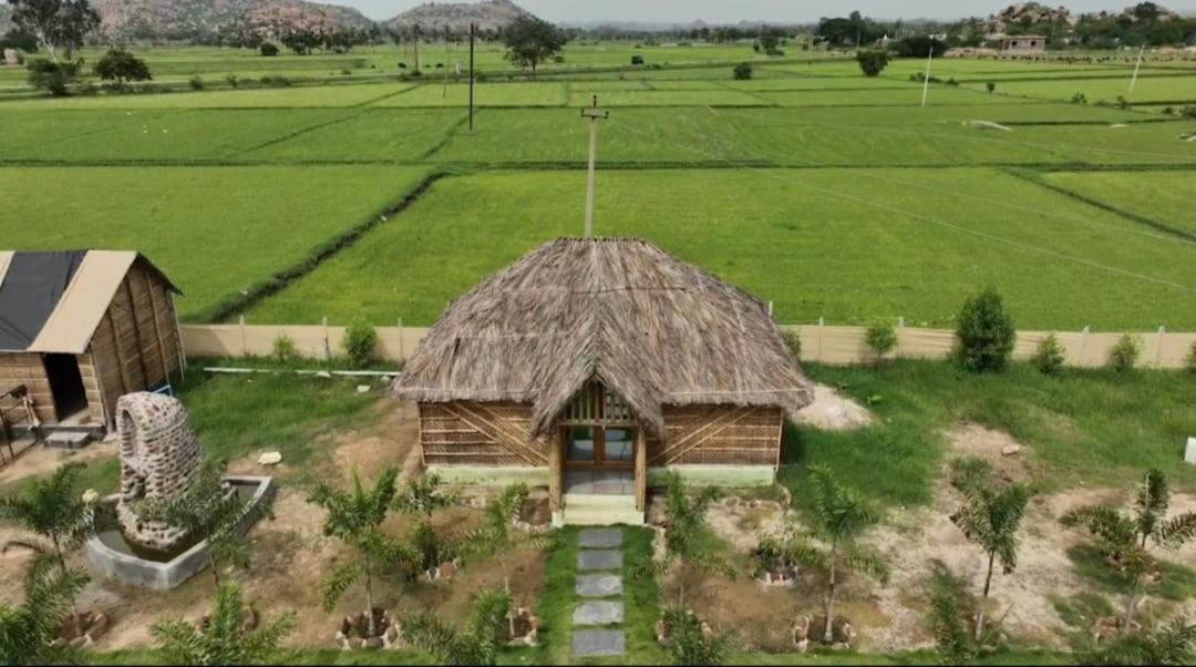 Vanya The Exotic World Resort ฮัมปี ภายนอก รูปภาพ