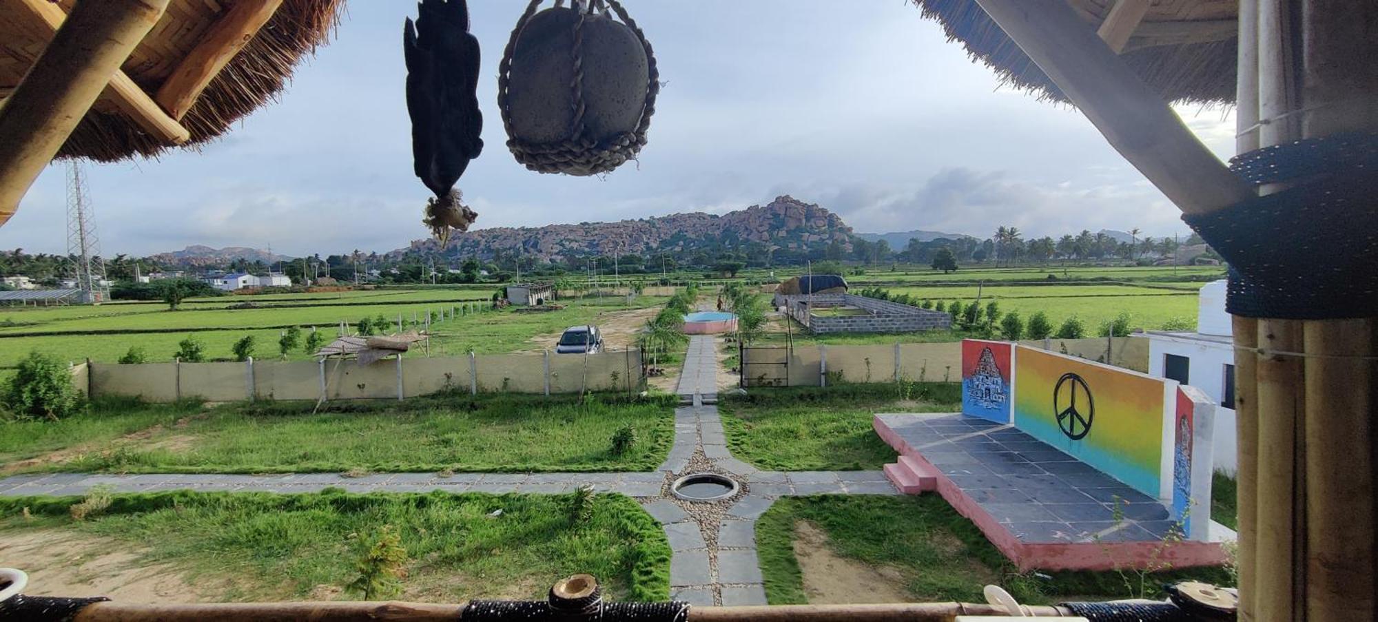 Vanya The Exotic World Resort ฮัมปี ภายนอก รูปภาพ