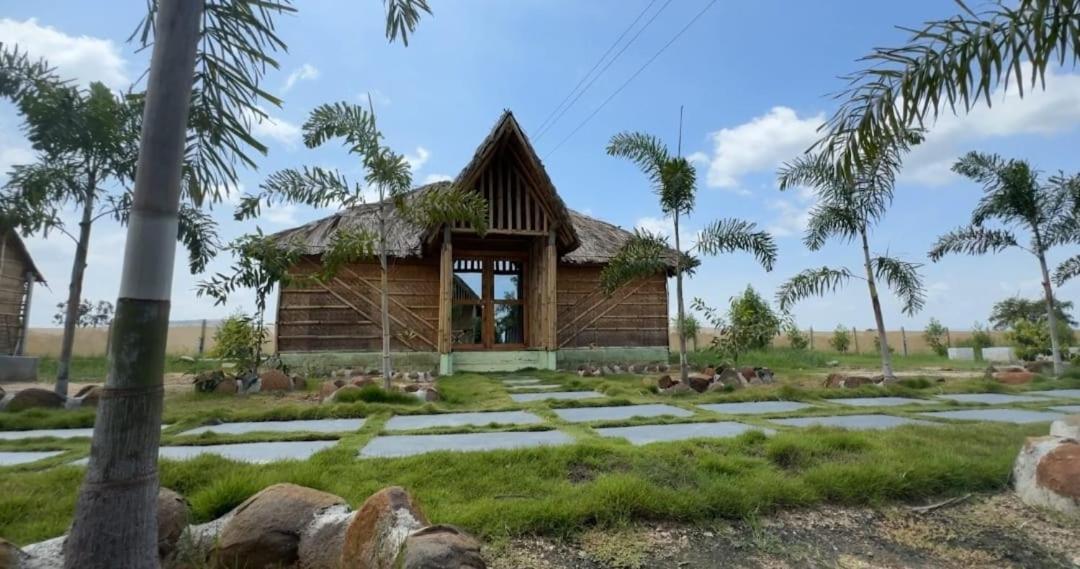 Vanya The Exotic World Resort ฮัมปี ภายนอก รูปภาพ