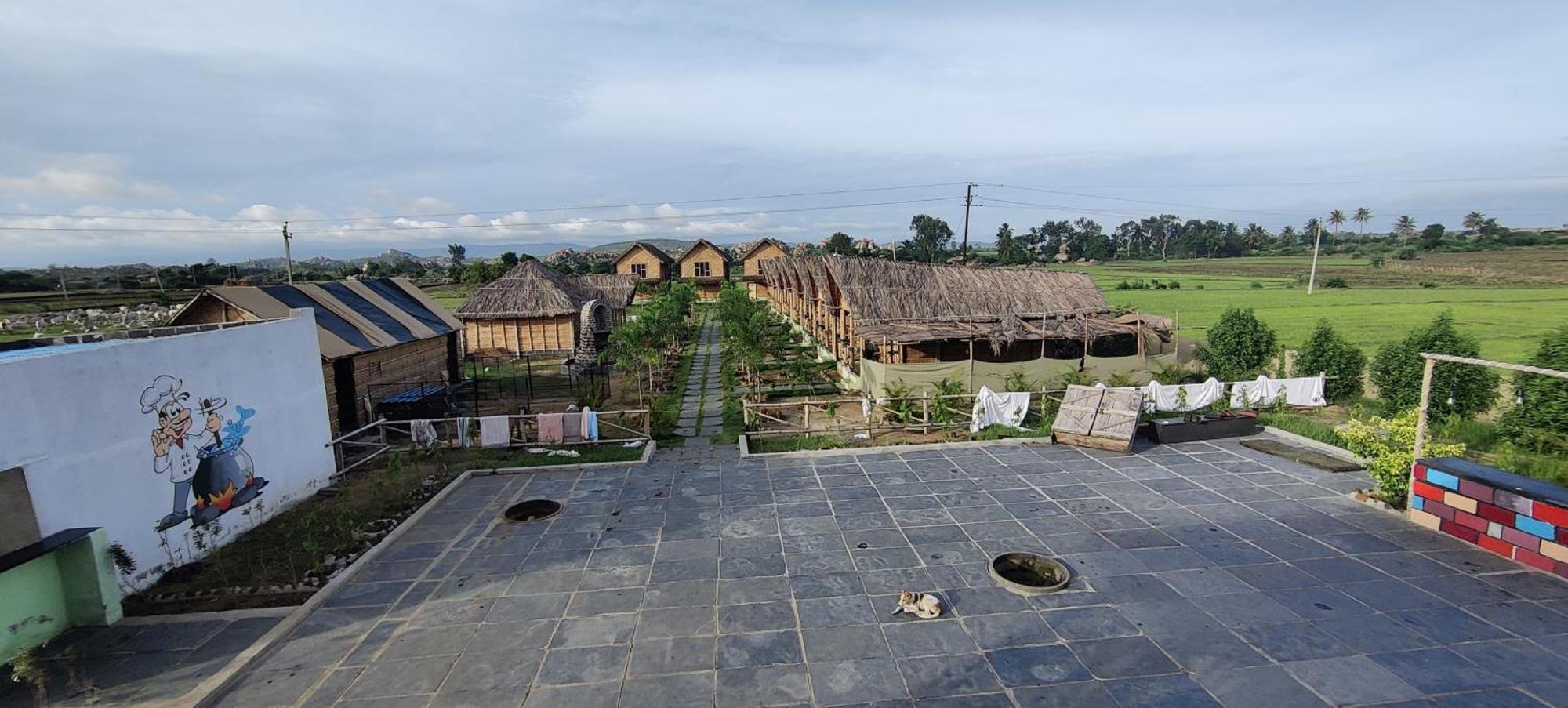 Vanya The Exotic World Resort ฮัมปี ภายนอก รูปภาพ