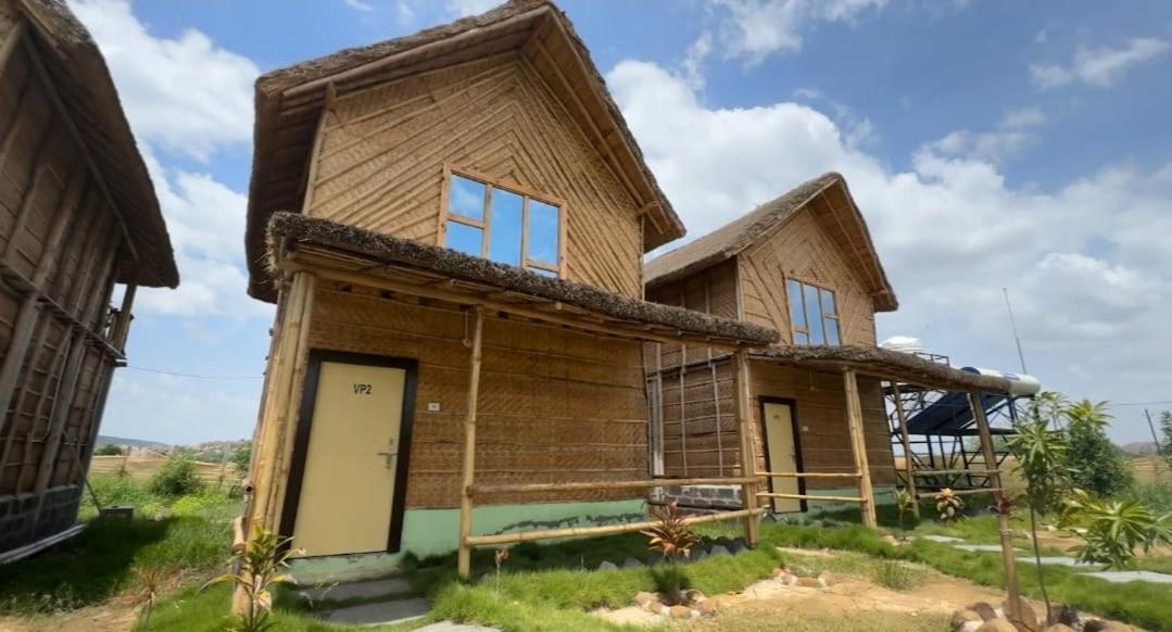 Vanya The Exotic World Resort ฮัมปี ภายนอก รูปภาพ