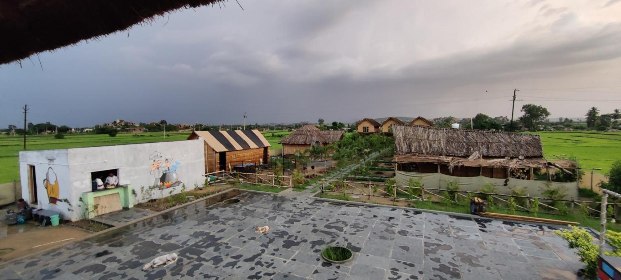 Vanya The Exotic World Resort ฮัมปี ภายนอก รูปภาพ