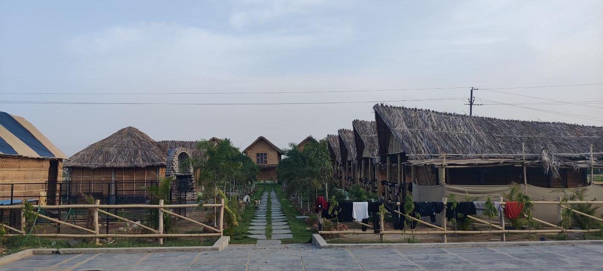 Vanya The Exotic World Resort ฮัมปี ภายนอก รูปภาพ