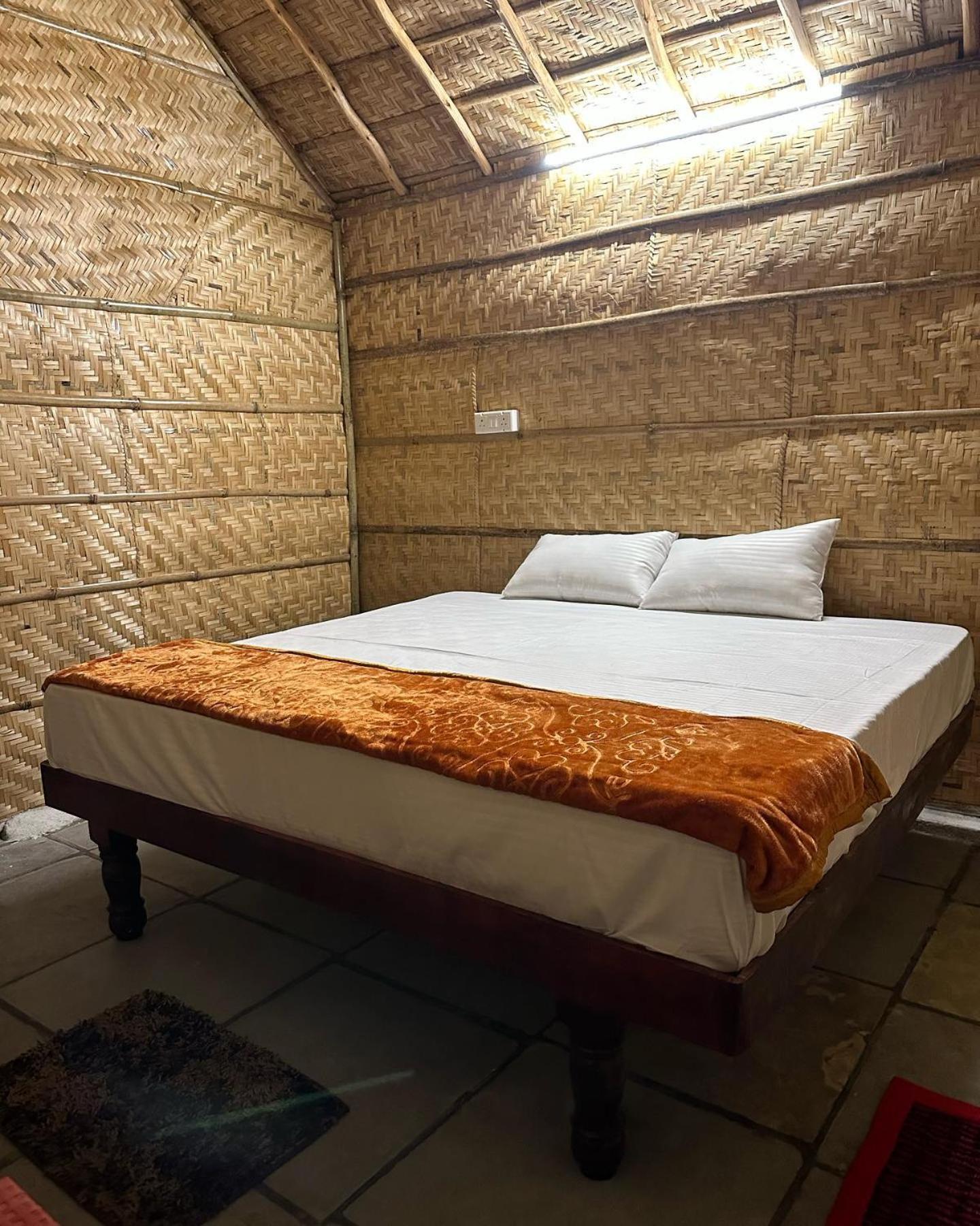Vanya The Exotic World Resort ฮัมปี ภายนอก รูปภาพ
