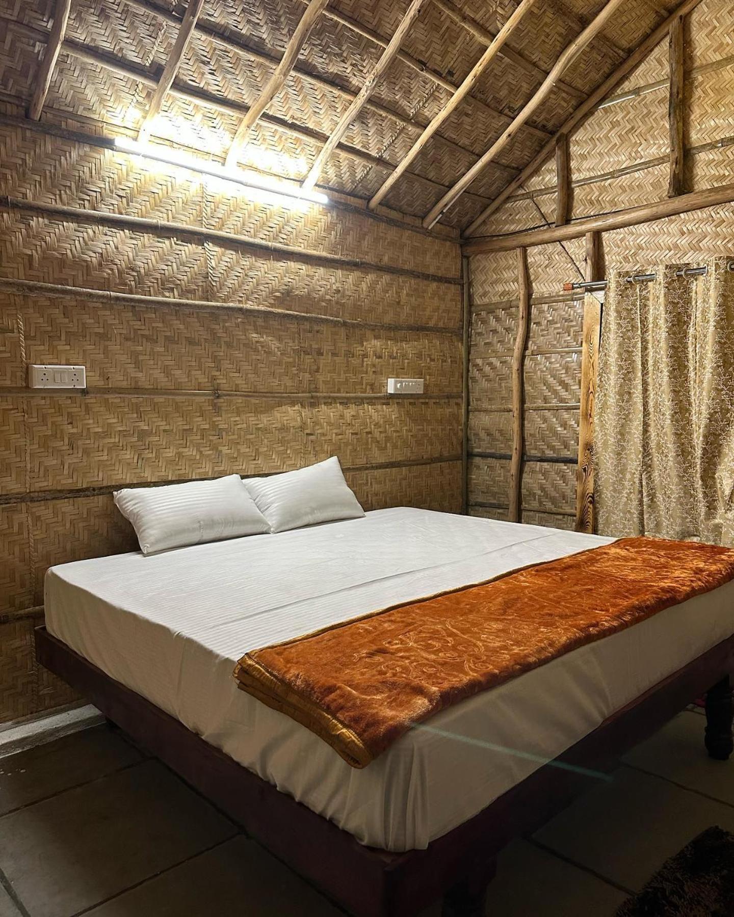 Vanya The Exotic World Resort ฮัมปี ภายนอก รูปภาพ